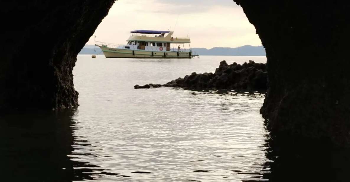 James Bond Golden Sunset Boat Tour - Key Points