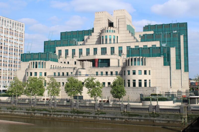 James Bond Shooting Locations 2-Hour Walking Tour of London - Tour Duration and Suitability