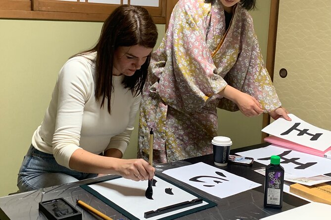Japanese Calligraphy in 100 Years Old Townhouse Kyoto Ninenzaka - Rental Tools and Supplies