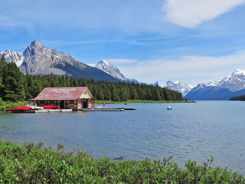 Jasper: Wildlife and Waterfalls Tour With Lakeshore Hike - Recommended Attire