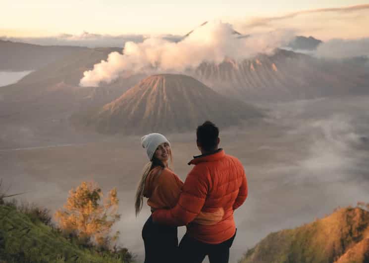 Javas Highlight Guided Tour From Jakarta or Bali - Itinerary Highlights