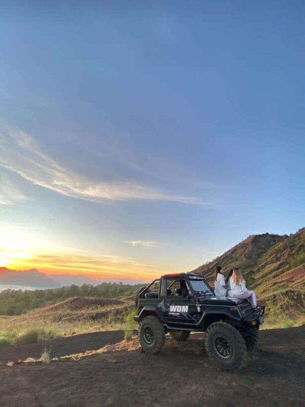 Jeep 4wd with sunrise & black lava - A Detailed Look at the Jeep 4WD with Sunrise & Black Lava Tour