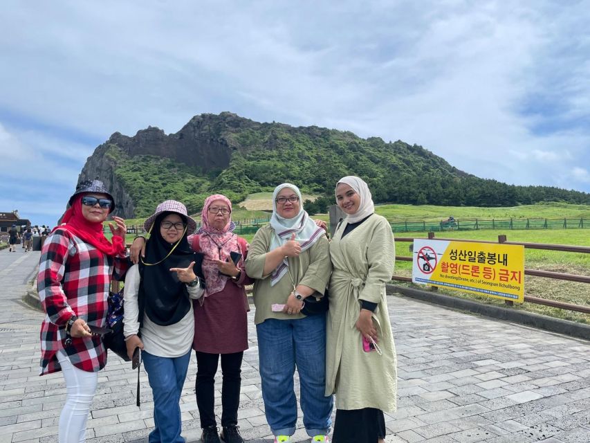 Jeju: Western and Southern Routes Sightseeing Day Tour - Osulloc Green Tea Immersion