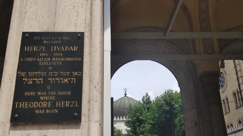 Jewish Budapest (German-language city tour) - Key Points