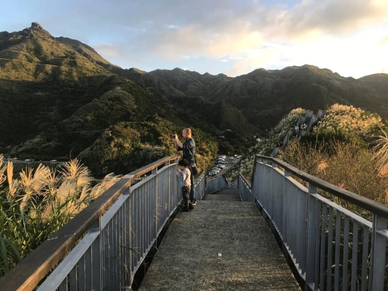 Jiufen Night Tour From Taipei - ShueiNanDong Golden Waterfall