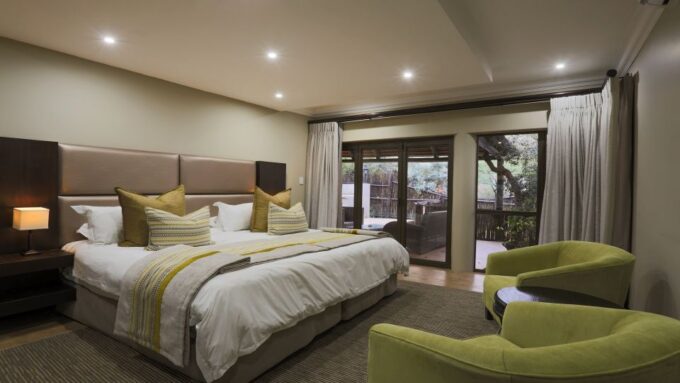 Johannesburg: 2-Day 4-Star Pilanesberg Safari - Johannesburg Safari Pickup and Return