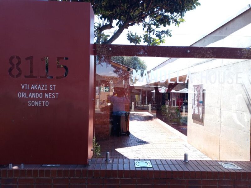 Johannesburg: Soweto History Tour With African Lunch - Pickup Locations and Main Stops