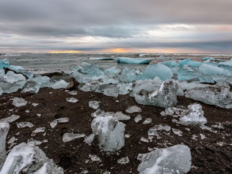 Jökulsárlón Floating Glacier & Diamond Beach Day Tour - Experience Features