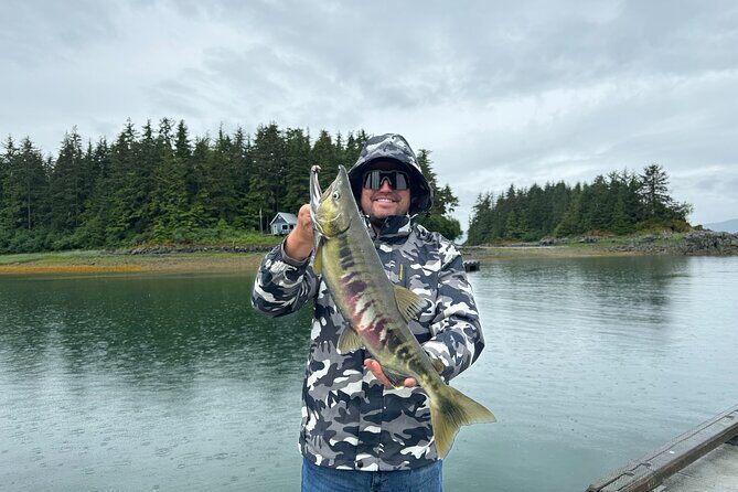 Juneau Shore Fishing Shuttle and Gear - Key Points