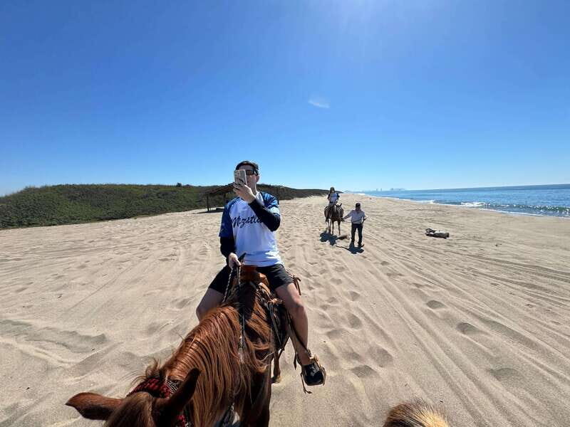 Jungle and beach horseback ride + lunch + mezcal - Key Points