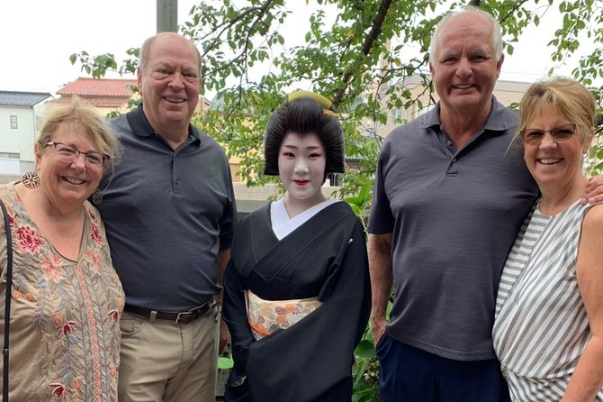 Kanazawa Full Day Tour (Private Guide) - Admiring Kenrokuen Garden