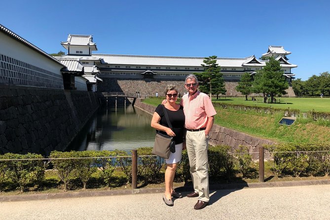 Kanazawa Highlights Tour Including Kenrokuen Garden - Tour Duration and Maximum Capacity