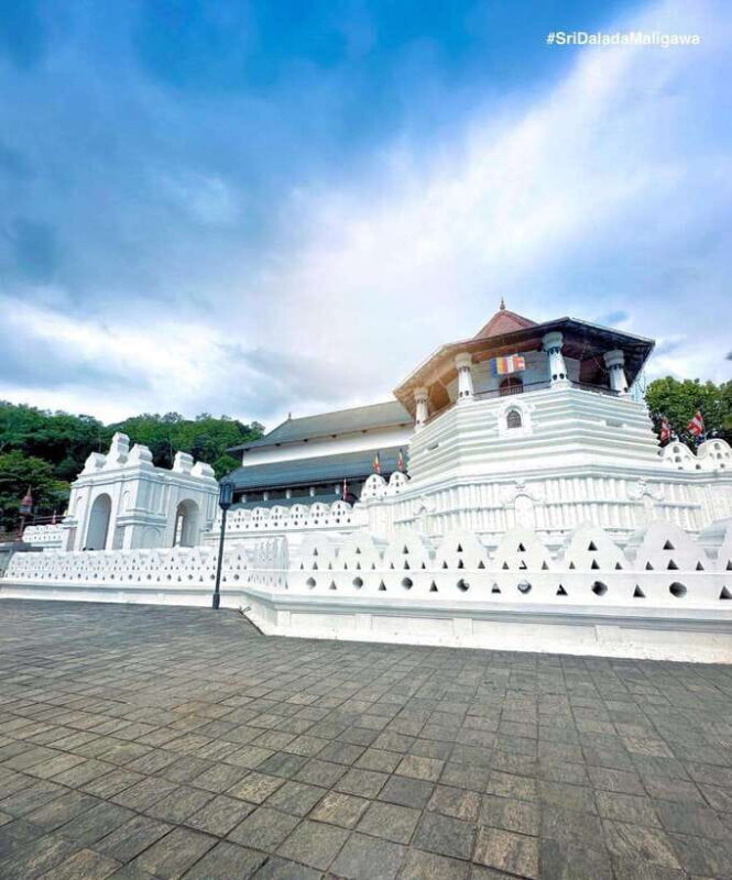Kandy: 2-Day Tour Kandy ,Ambuluwawa Tower with Accommodation - Who Will Appreciate This Tour?