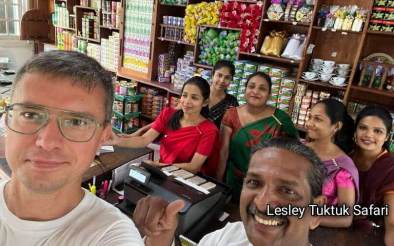 Kandy ; Ambuluwawa Tower Day Tour By Tuk Tuk - FAQ