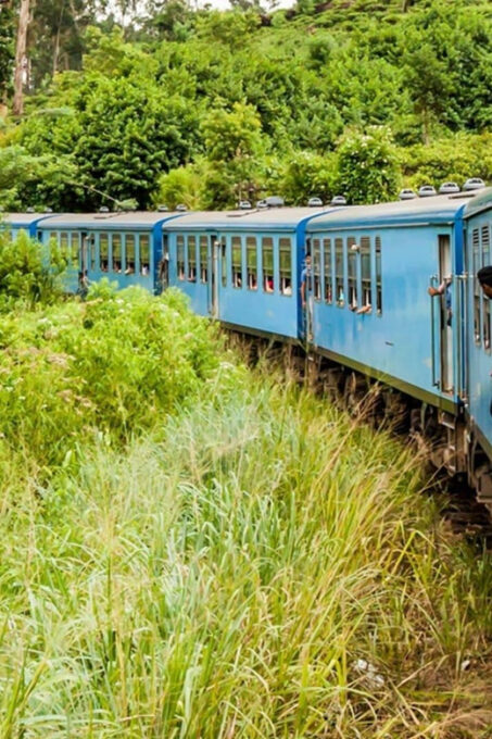Kandy: Scenic Train Tickets to Ella - Optional Photo Stops