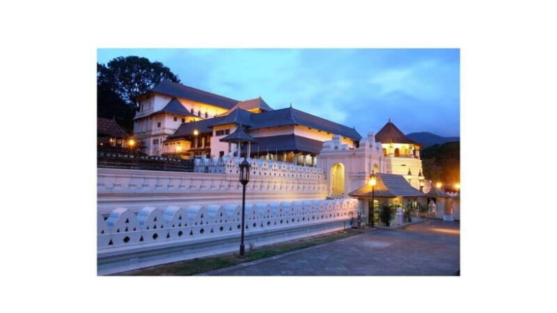 Kandy Tour By Tuk Tuk Local Guide - Key Points