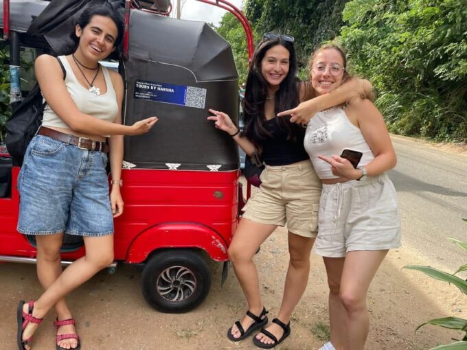 Kandy Tour: Private Guided Tour of the City by Tuk-Tuk - Tea Factory and Spice Garden Tour