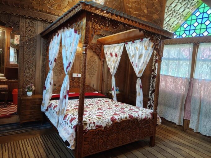 Kashmir Dal Lake Srinagar Houseboat Stay for 4 Days - Reservation and Cancellation