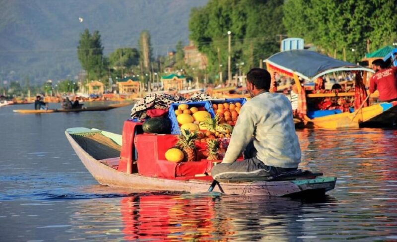 Kashmir Houseboat Tour - Warm Hospitality and Personalized Service