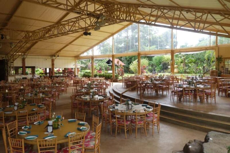 Kauai: Luau Kalamaku  Elevated Seating, Dinner & Show - Key Points