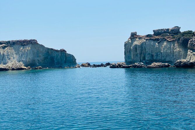 Kefalonia Fishing Tour: Tradition, Flavors & Turquoise Seas - Visiting White Rocks Beach and Vardiani Island