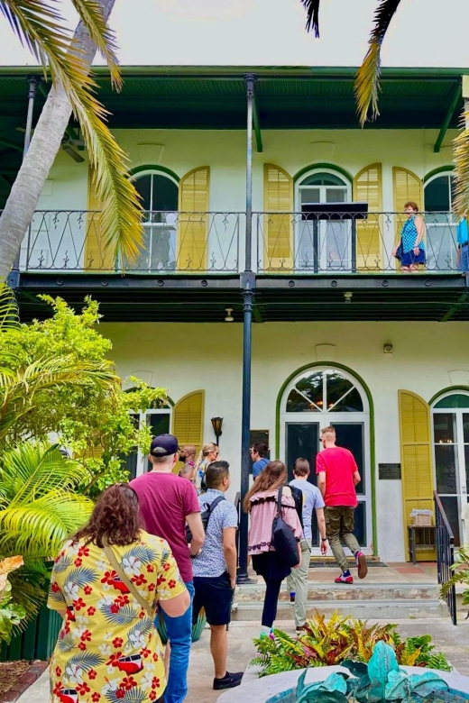 Key West: Hemingway Tour With 3 Food Tastings & 3 Cocktails - Navigating the Walking Tour