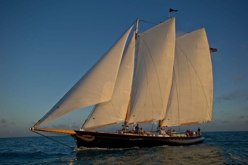 Key West: Live Christmas Holiday Music Cruise with Hot Cocoa - Key Points