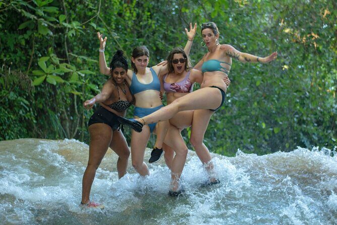 Kingston Airport to Ocho Rios Hotels and St Anns One Way - What to Expect from the Transfer Experience