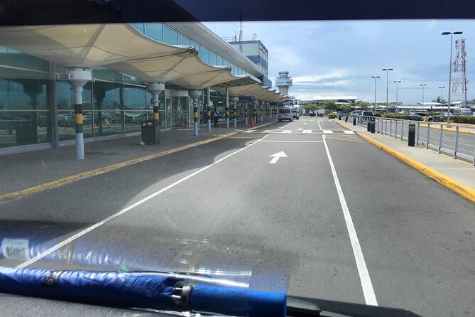 Kingston Roundtrip Airport Taxi Transfer to RIU Ocho Rios & Moon Palace Hotels - Additional Amenities and Inclusions
