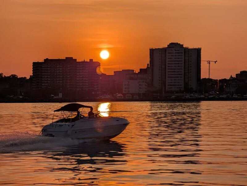 Kingston: Waterfront Sunset Cocktail Cruise - FAQs