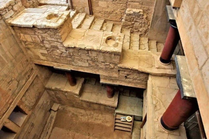 Knossos Place and Minoan Performance from Rethymno - Who Would Love This Experience?