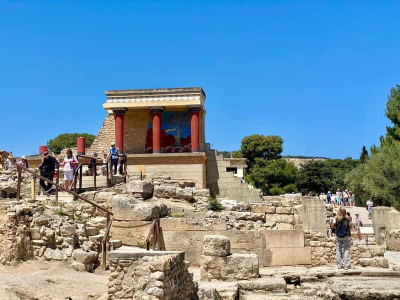 Knossos: Private Tour with a Licensed Guide & Entry Ticket - Who Should Consider This Tour