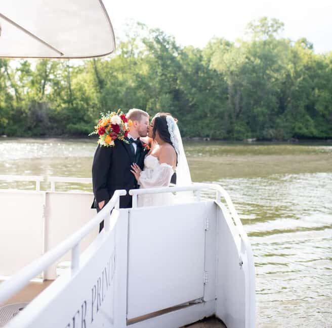 Knoxville: Sunset Sightseeing Cruise on Tennessee River - A Detailed Look at the Knoxville Sunset Sightseeing Cruise