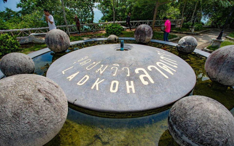 Koh Samui: Half-Day Highlights Tour With Hotel Transfers - Colossal Golden Buddha