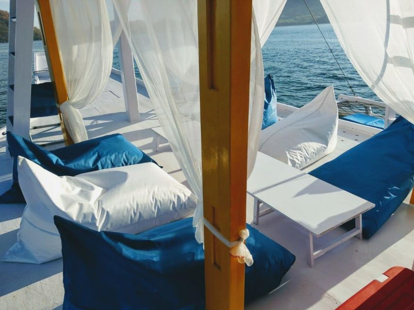 Komodo Tour : 2 Day 1 Night With Private Boat - Liveaboard - Getting to Labuan Bajo