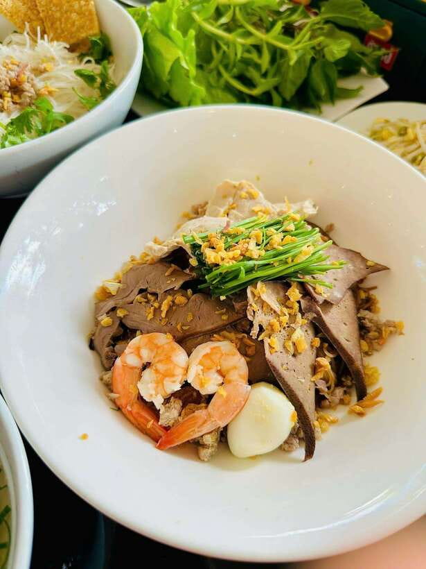 Kon Tum: City Highlights and Local Flavors Tour With Pickup - Kon Tum Wooden Church