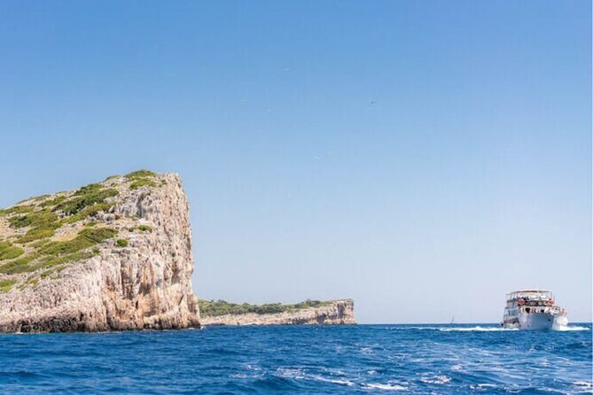 Kornati to island Mana and Kukljica and Beach Lojena Tour by boat - Mana Island: Dramatic Cliffs and Film Sets