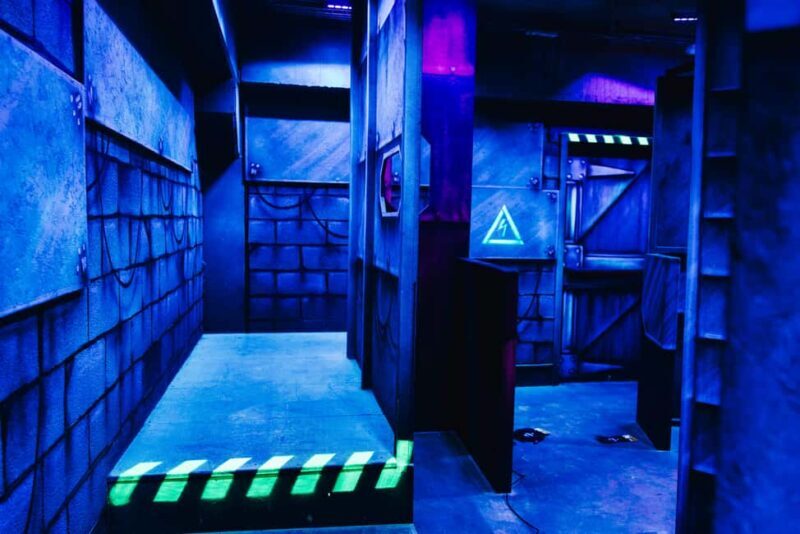 Kortrijk: Ultimate Laser Tag Experience 3 Games + Drink - An Arena Built for Fun and Strategy