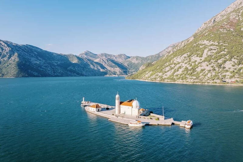 Kotor Bay: island of our Lady of the rocks and town of Kotor - Key Points