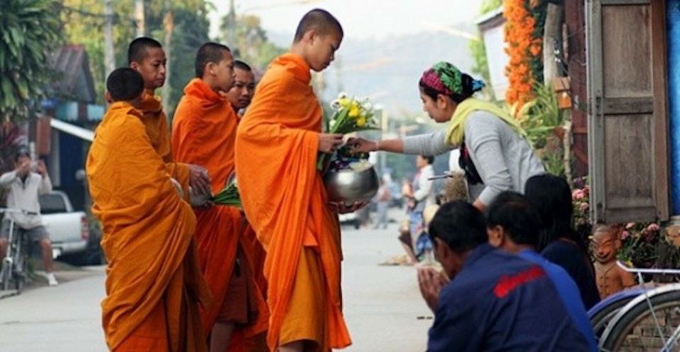 Krabi: Highlights Walking Tour With Buddhist Alms Ceremony - Itinerary