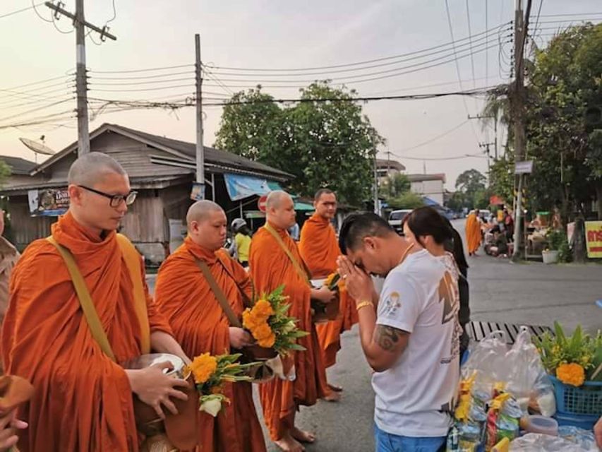 Krabi: Highlights Walking Tour With Buddhist Alms Ceremony - White Temple Visit