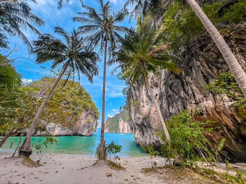 Krabi: Hong Islands Private Boat Trip & Snorkeling - Key Points