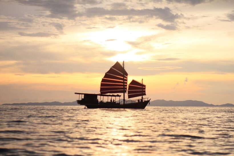 KRABI: Private Sunset Snorkeling Junk Boat Cocktail Cruise - Amenities and Inclusions