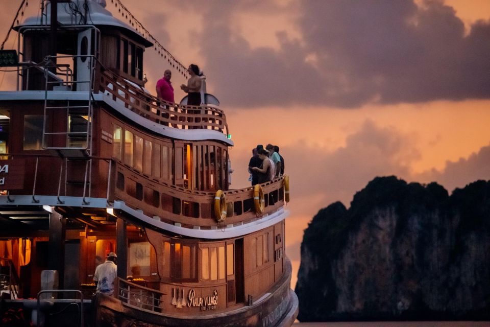Krabi: Romantic Sunset Cruise by M/Y Lalida - Onboard Dinner and Snack