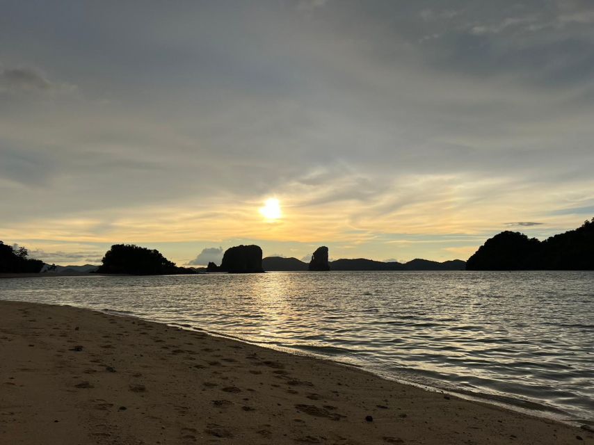 Krabi: Sunset Hong Island By Luxury Vintage Boat With BBQ - Restrictions