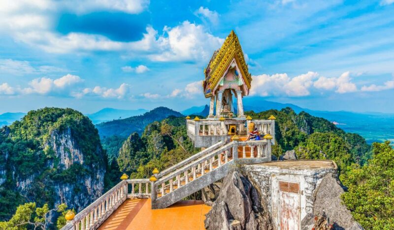 Krabi: Tiger Cave Temple, Emerald Pool and Hot Springs Tour - Savoring the Local Lunch