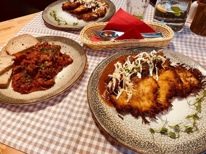 Krakow: 6-Course Full Polish Food Tour with Vodka Tasting - Guides and Atmosphere