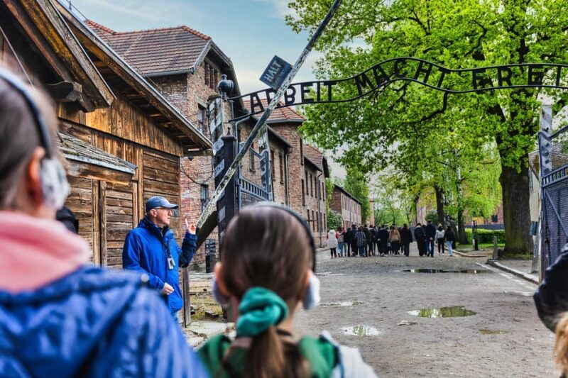 Krakow: Auschwitz-Birkenau Guided Tour and Private Transport - Key Points  