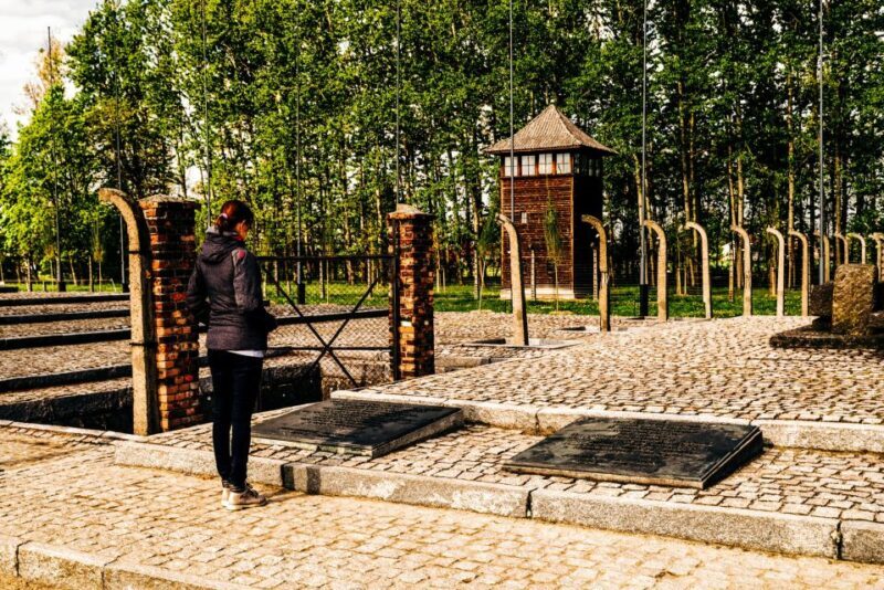Krakow: Auschwitz-Birkenau Live Guided Tour & Hotel Pickup - What You Can Expect from the Auschwitz-Birkenau Tour