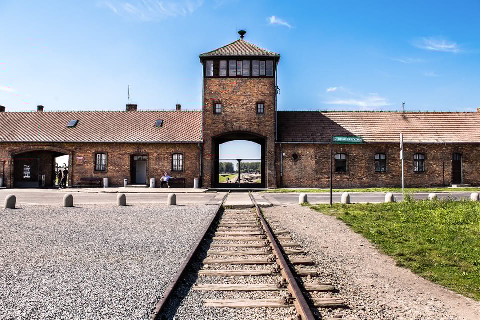 Krakow: Auschwitz-Birkenau & Wieliczka Salt Mine Day Tour - An In-Depth Look at the Experience